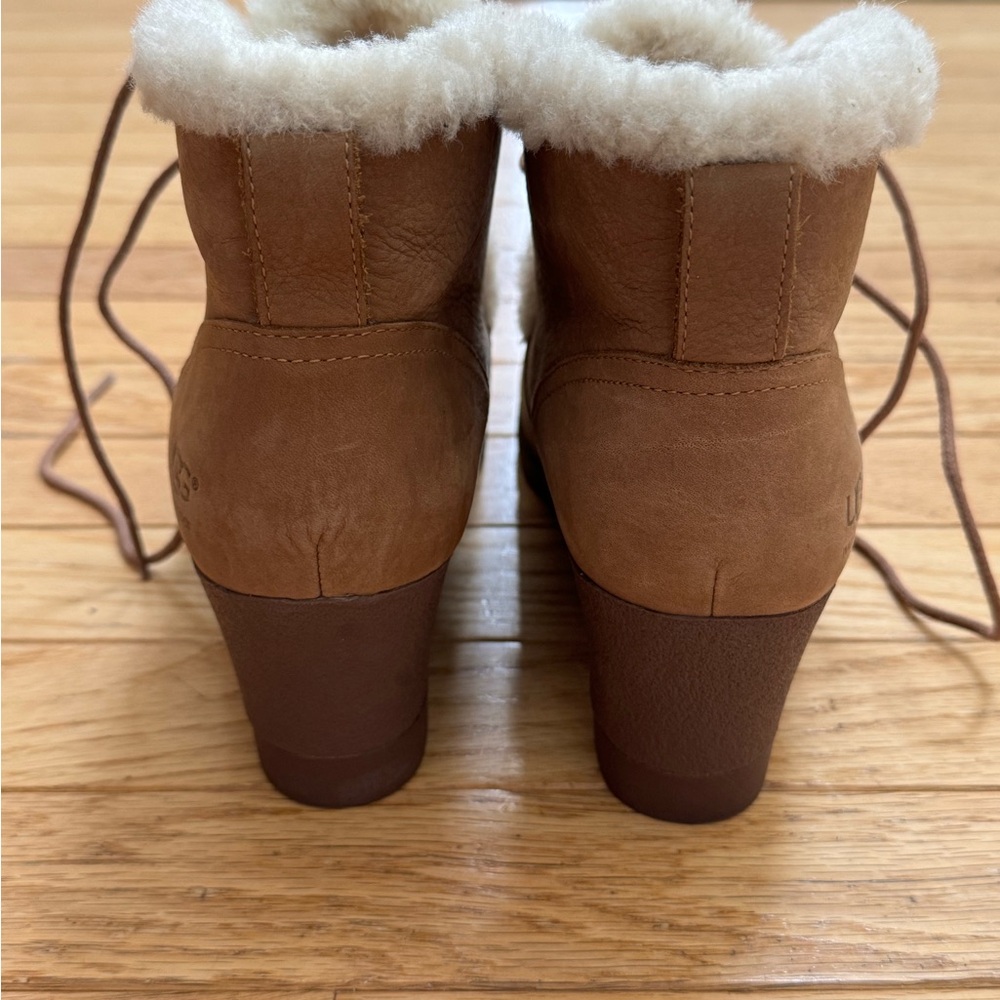 UGG Women’s Jeovana Ankle Wedge Boots Suede Waterproof Lace Size 8 Chestnut - Picture 3 of 10